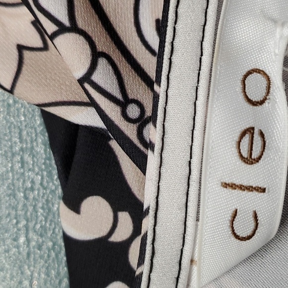 Cleo mature woman's top,‎ wing sleeves,  a little bling. Size XL. Great u… - Picture 8 of 14